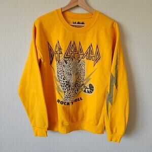 Def leopard Merch sweater yellow small